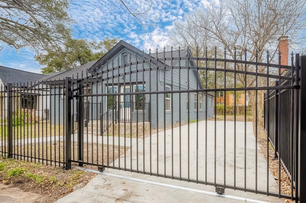 2711 Eagle St, Houston TX  77004-4574 exterior