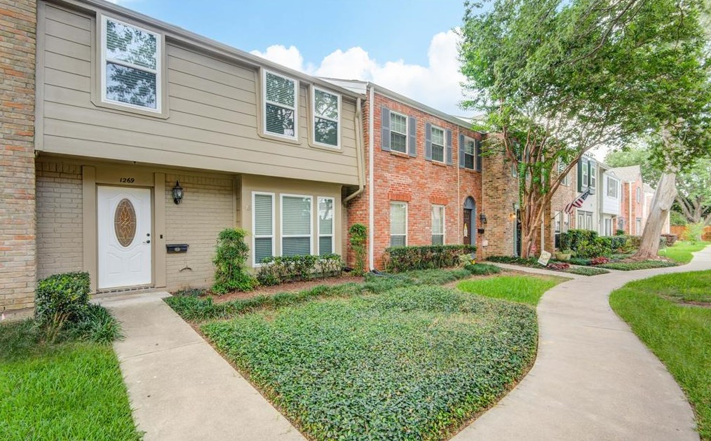 1269 Country Place Dr, Houston, TX 77079-3123
