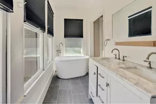 1612 39th St, Galveston, TX 77550 - Photo 10