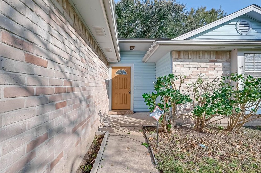 16707 Rippling Mill Dr, Sugar Land TX  77498-1931 exterior