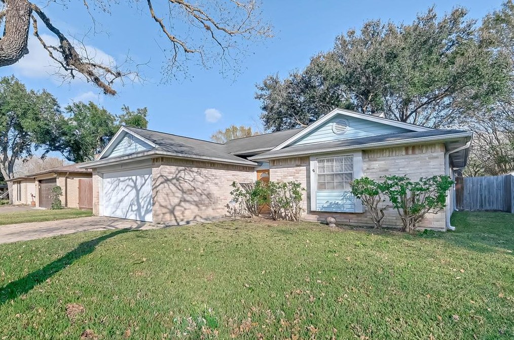 16707 Rippling Mill Dr, Sugar Land, TX 77498