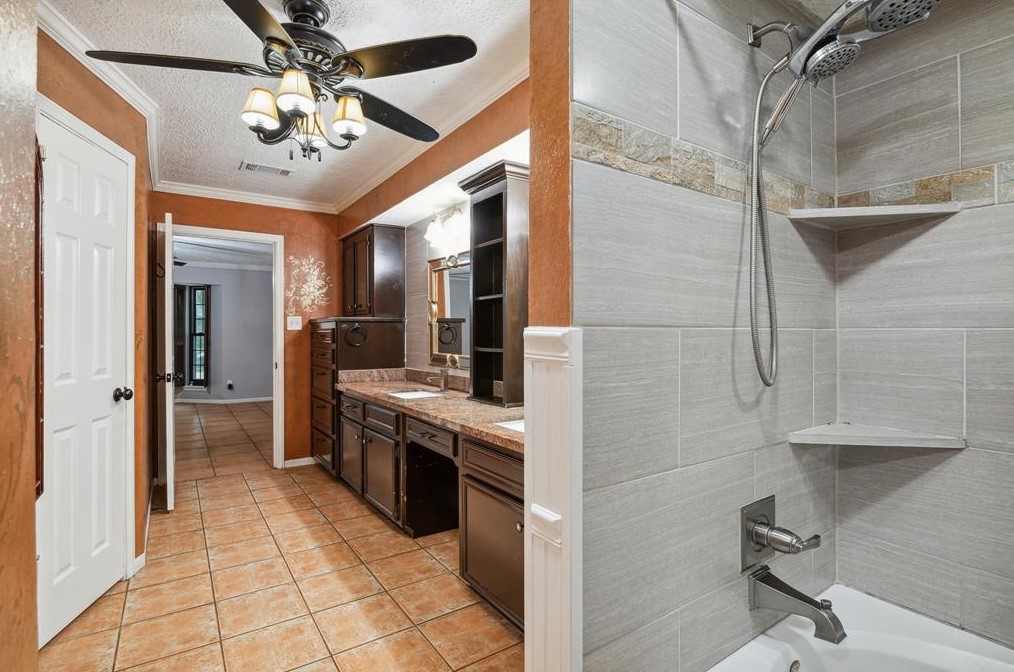 11915 Fawnview Dr, Houston TX  77070-3302 exterior