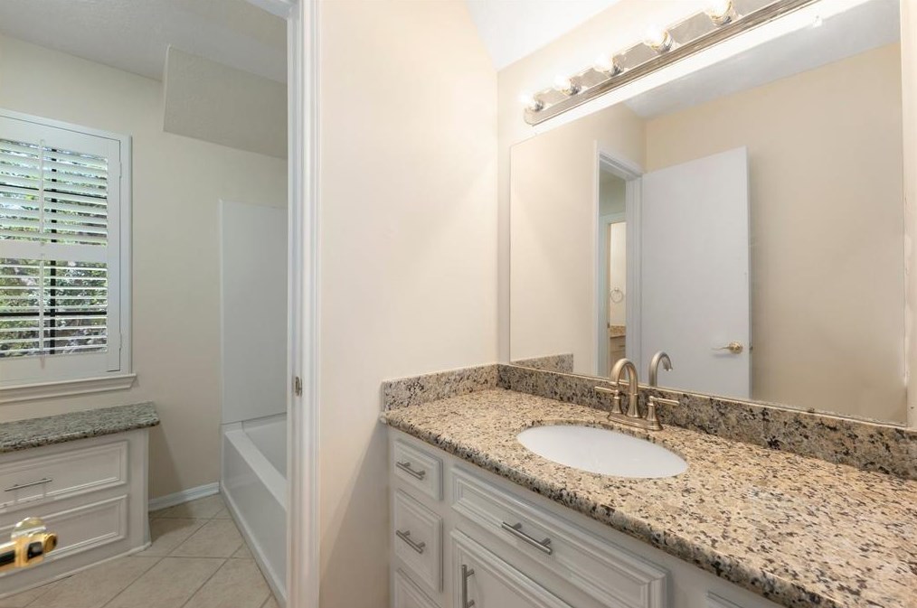 1847 Raintree Cir, Taylor Lake Village TX 77586-5929 exterior