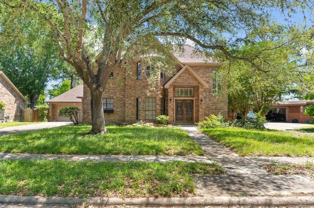 1847 Raintree Cir, Taylor Lake Village TX 77586-5929 exterior