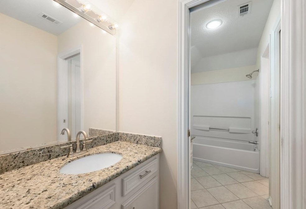 1847 Raintree Cir, Taylor Lake Village TX 77586-5929 exterior