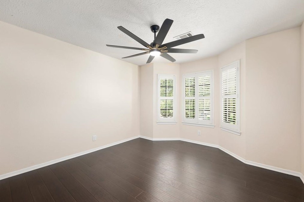 1847 Raintree Cir, Taylor Lake Village TX 77586-5929 exterior