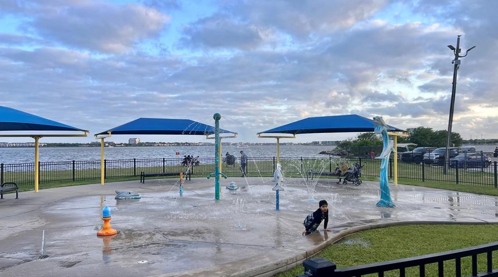 1847 Raintree Cir, Taylor Lake Village TX 77586-5929 exterior