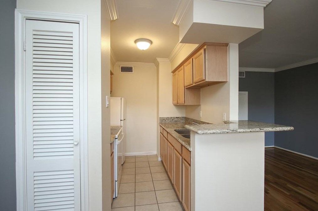 2052 Branard St #6, Houston, TX 77098