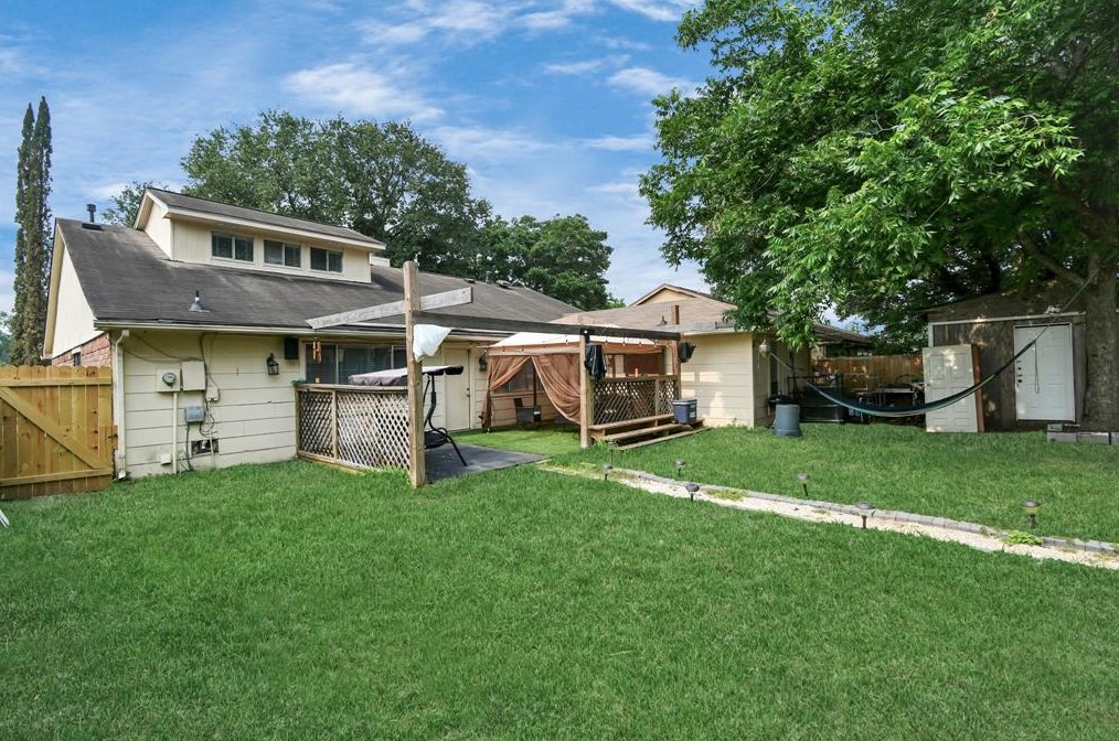 16022 Beechnut St, Houston TX  77096-1213 exterior