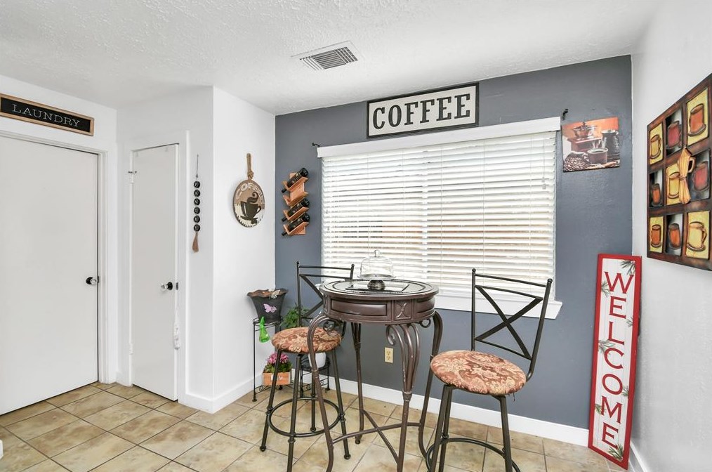 16022 Beechnut St, Houston TX  77096-1213 exterior
