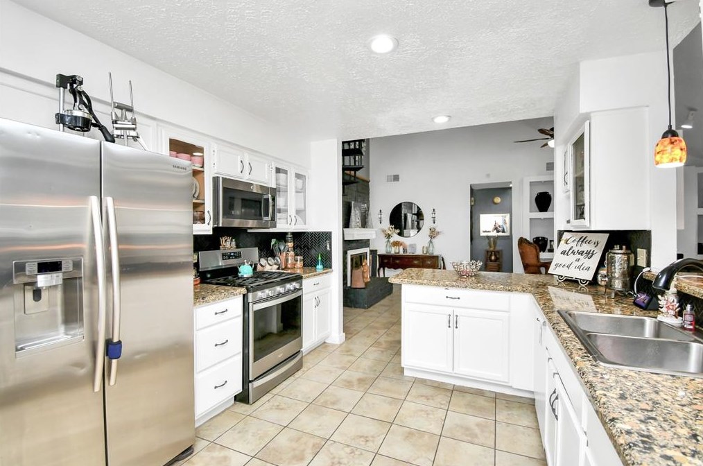 16022 Beechnut St, Houston TX  77096-1213 exterior