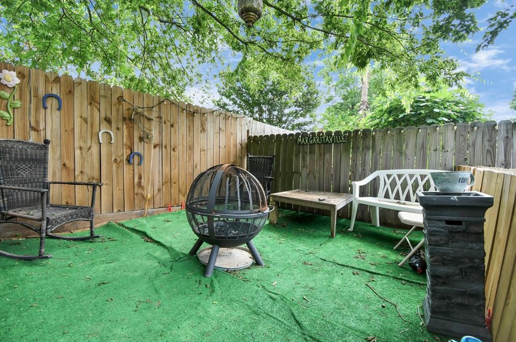 16022 Beechnut St, Houston TX  77096-1213 exterior