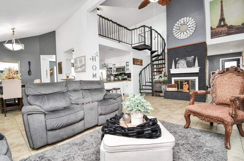 16022 Beechnut St, Houston TX  77096-1213 exterior