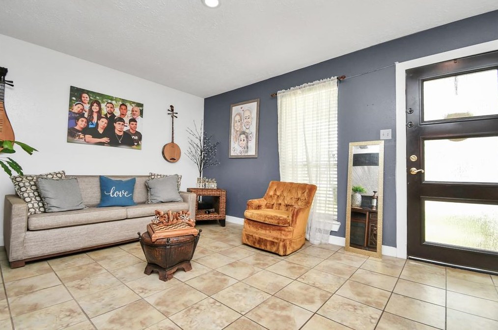 16022 Beechnut St, Houston TX  77096-1213 exterior