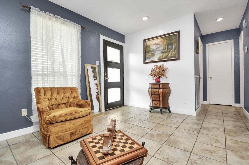 16022 Beechnut St, Houston TX  77096-1213 exterior