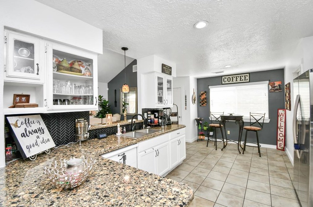 16022 Beechnut St, Houston TX  77096-1213 exterior
