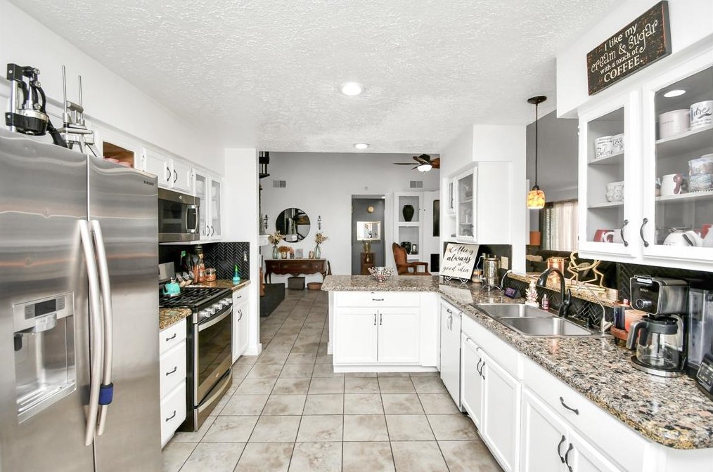 16022 Beechnut St, Houston TX  77096-1213 exterior