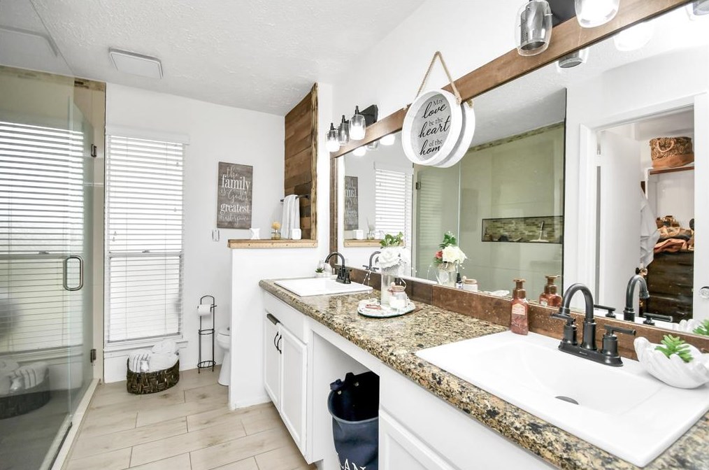 16022 Beechnut St, Houston TX  77096-1213 exterior