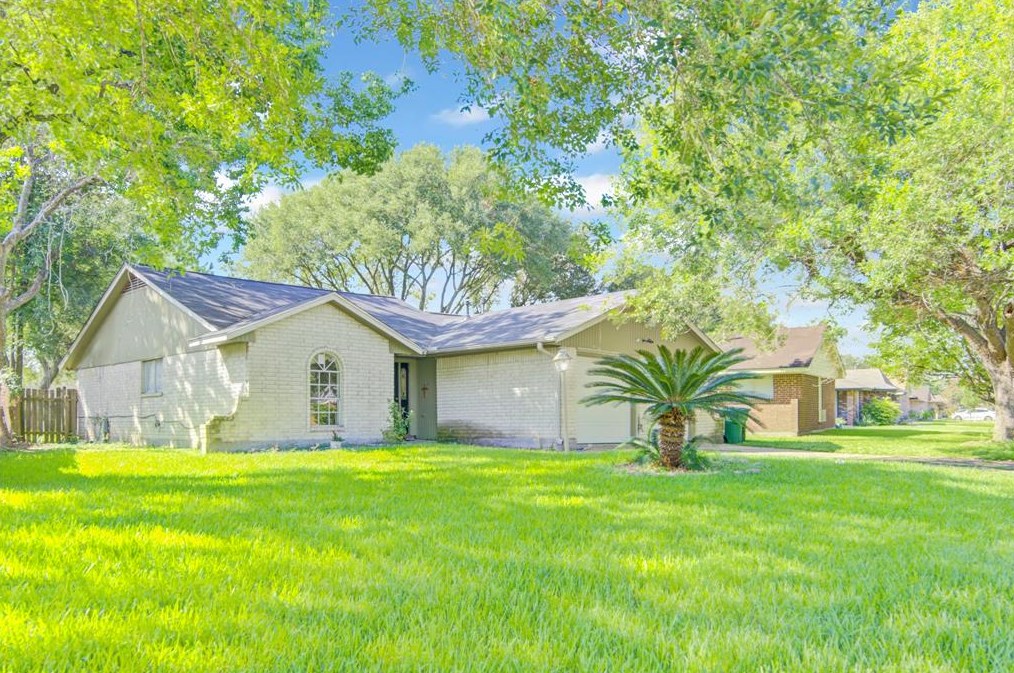 12638 Sandy Hook Dr, Houston, TX 77089-6317