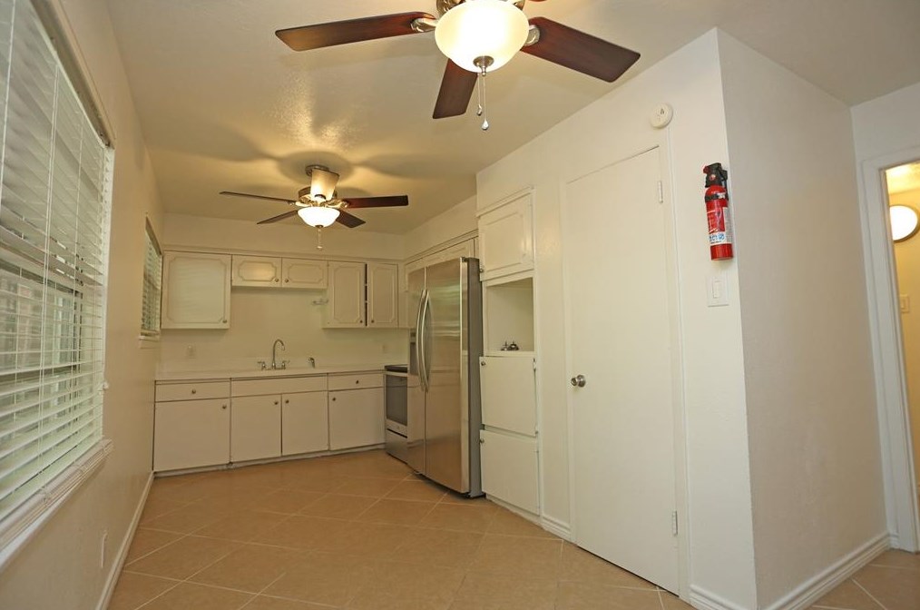 1023 Lyndon St #15, Houston, TX 77030