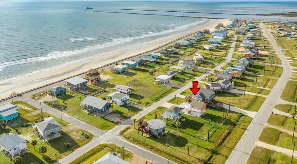 710 Seashell Dr, Jones Creek, TX 77541-9367