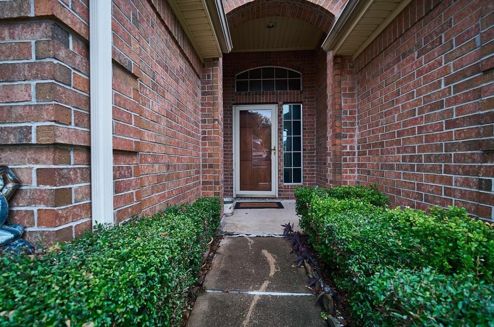 10310 Emerald Trail Dr, Houston, TX 77070