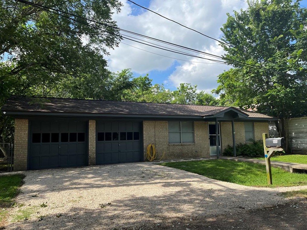 504 Colorado St, Glidden, TX 78943