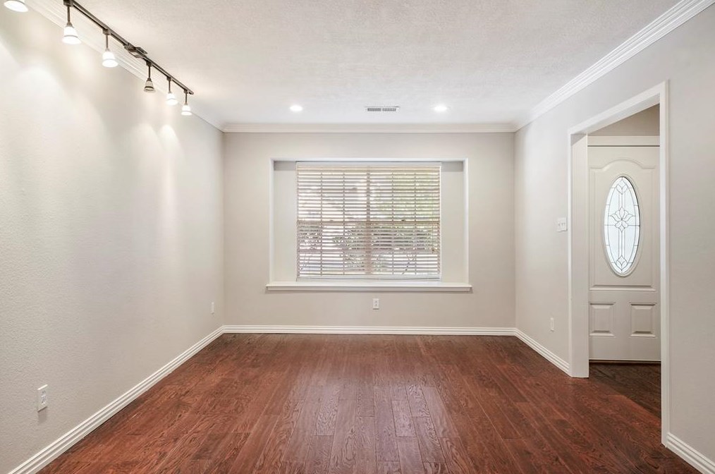 4415 Grass Valley St, Houston, TX 77018-1024