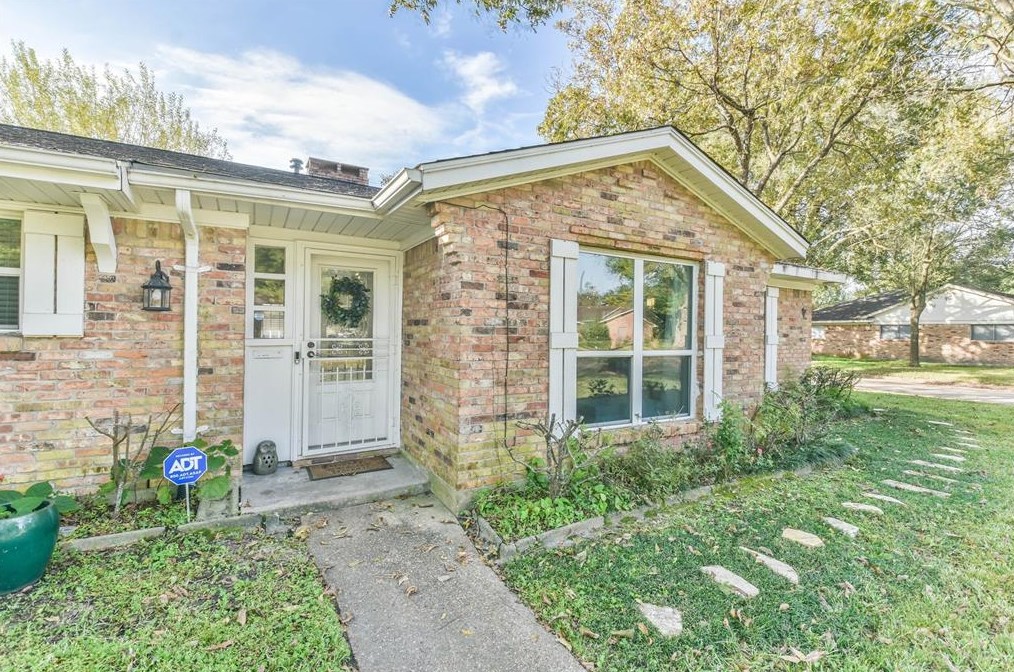 923 Twinbrooke Dr, Houston, TX 77088