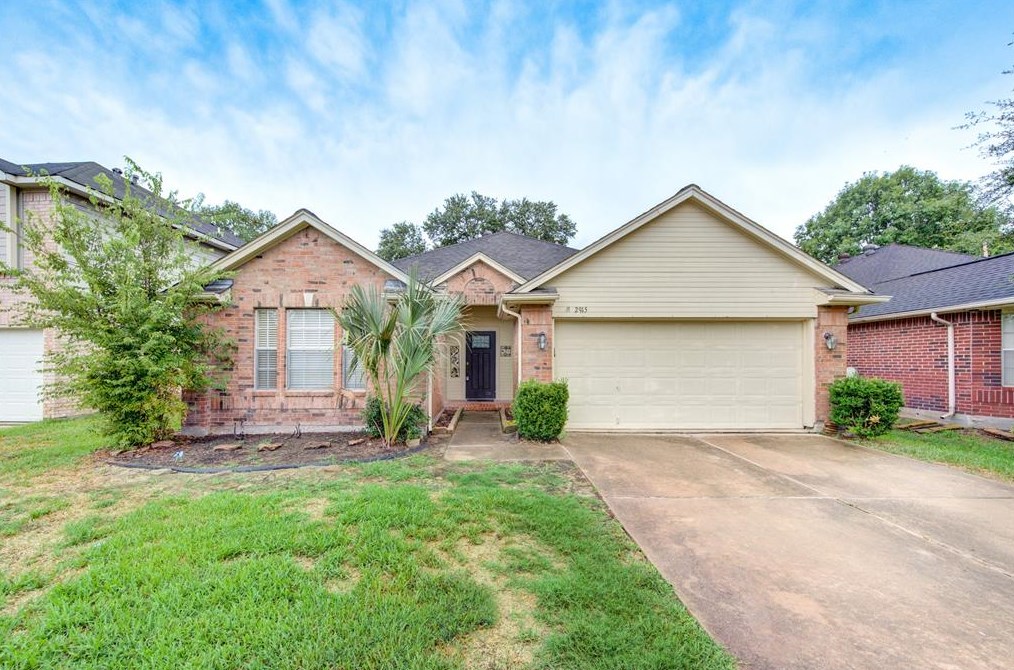 2915 Blue Mist Dr, Sugar Land, TX 77498-4813