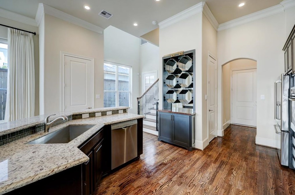 1713 Johnson St, Houston TX 77007-2916 exterior