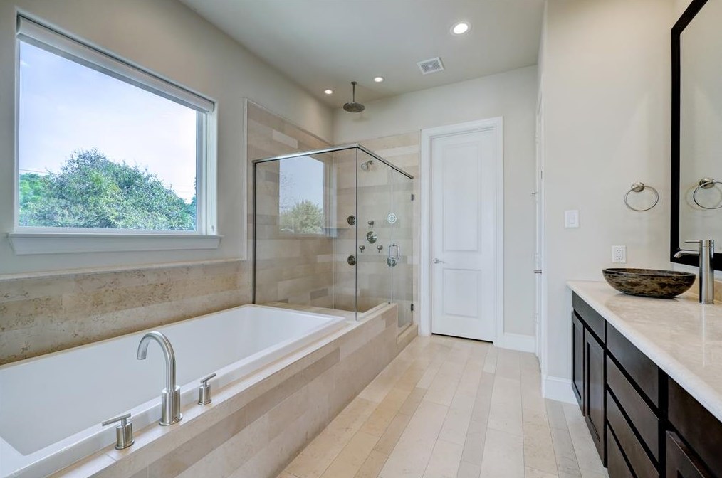 1713 Johnson St, Houston TX 77007-2916 exterior