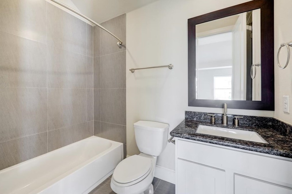 1713 Johnson St, Houston TX 77007-2916 exterior