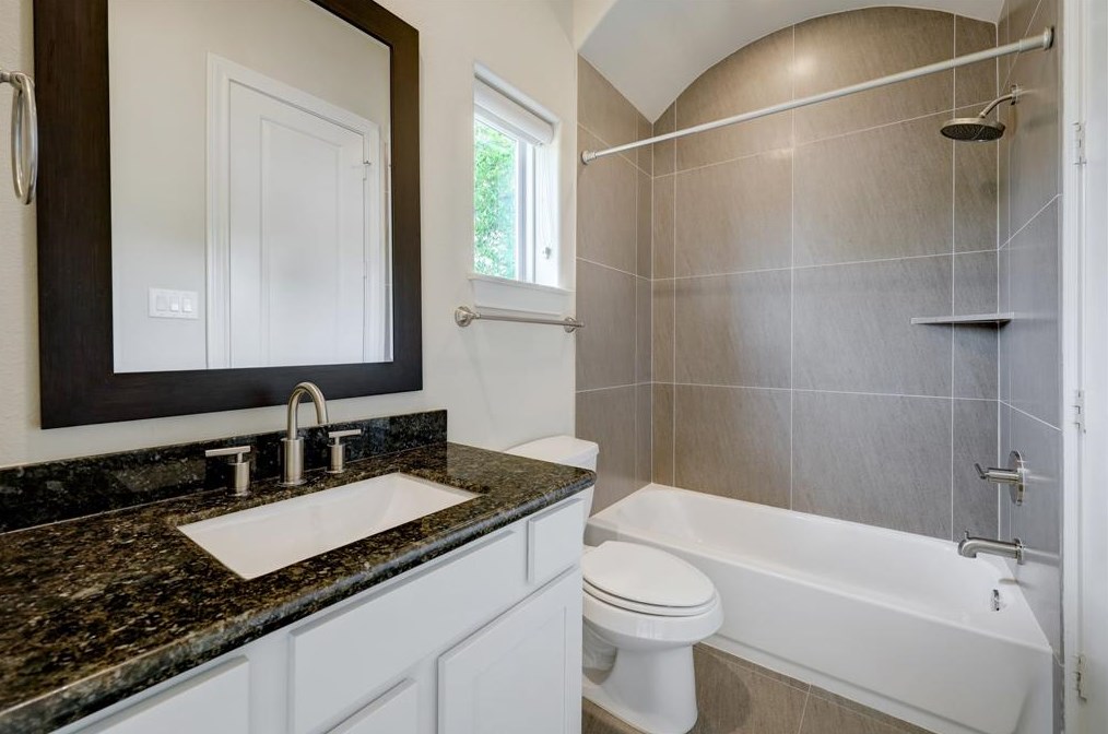 1713 Johnson St, Houston TX 77007-2916 exterior