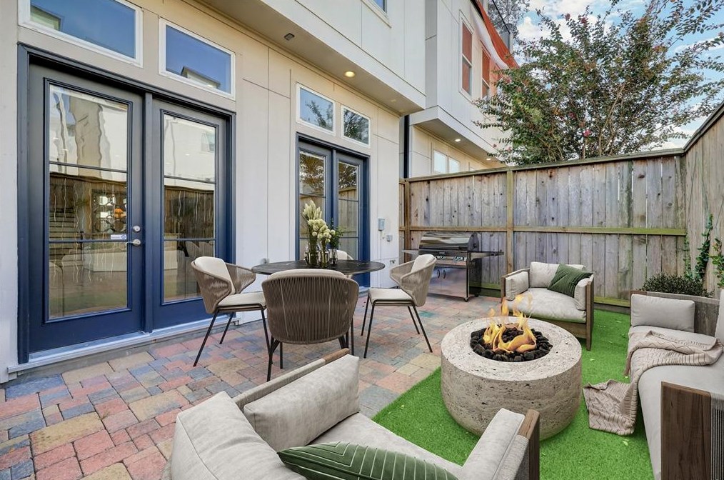 1713 Johnson St, Houston TX 77007-2916 exterior