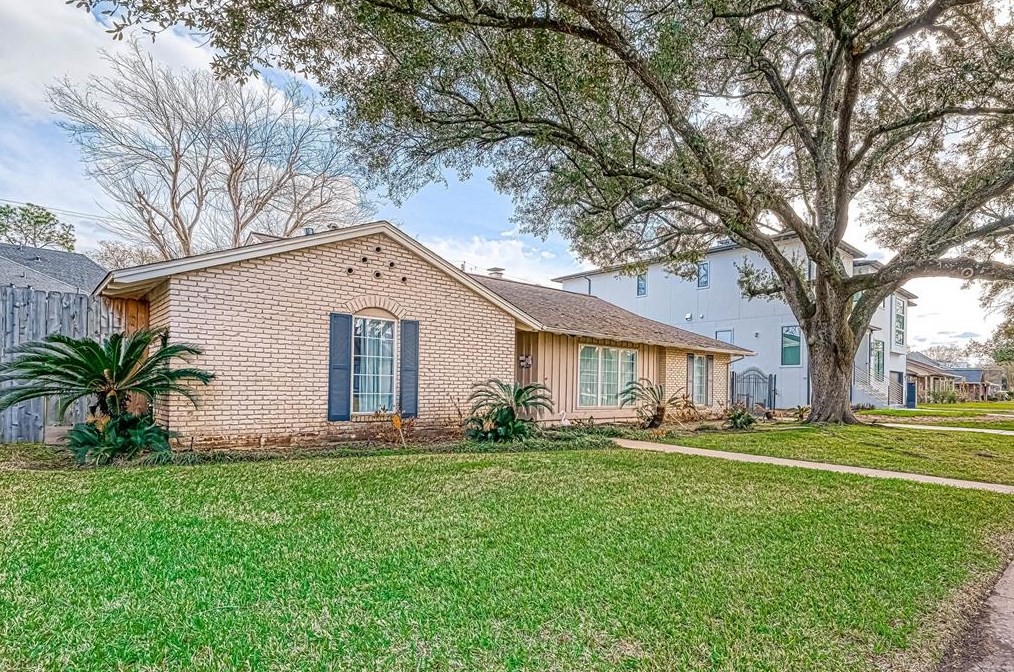5027 Yarwell Dr, Houston, TX 77096