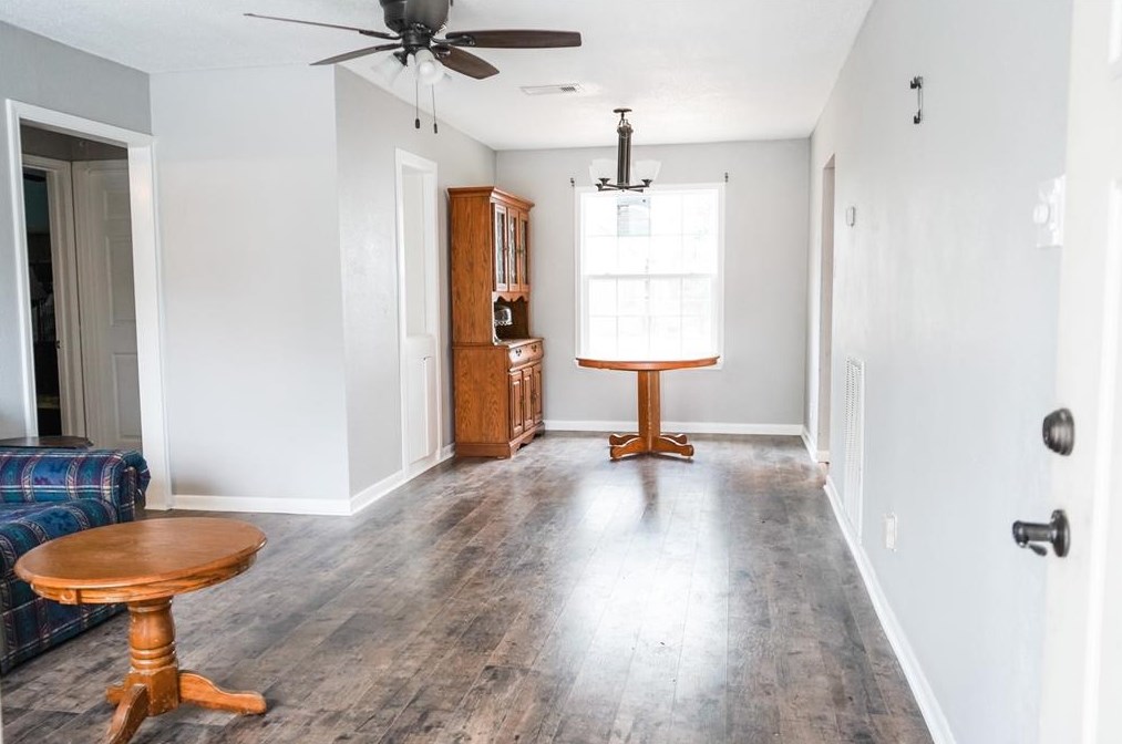 1017 W Snyder St, Alvin, TX 77511