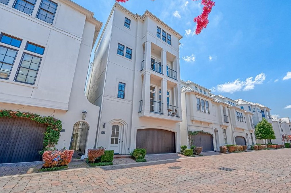 6035 Post Oak Green Ln, Houston, TX 77055