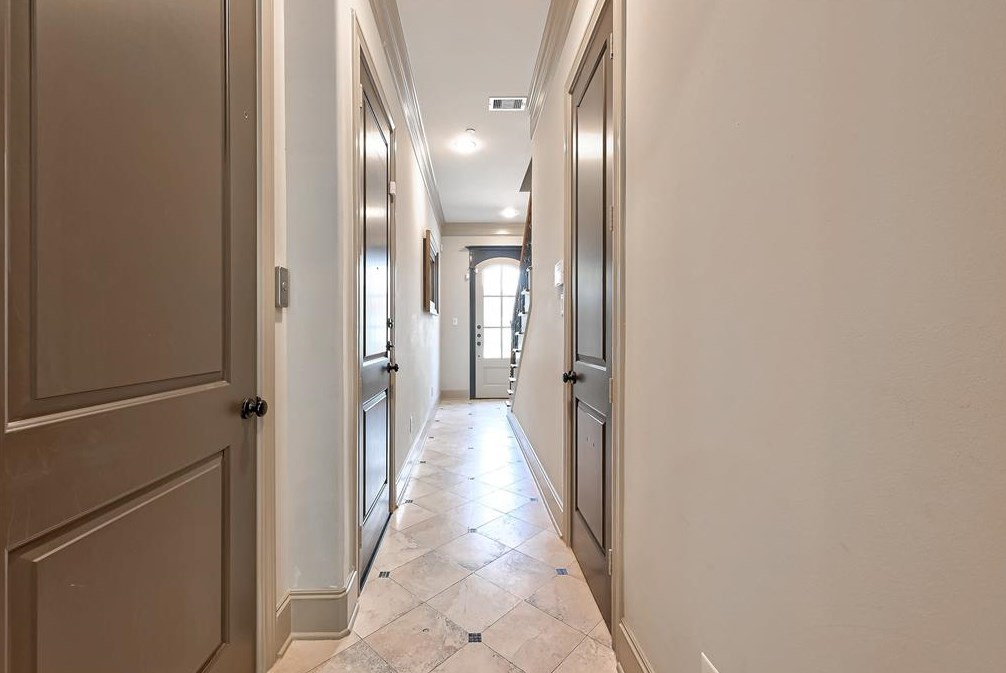 6035 Post Oak Green Ln, Houston TX  77055-5501 exterior