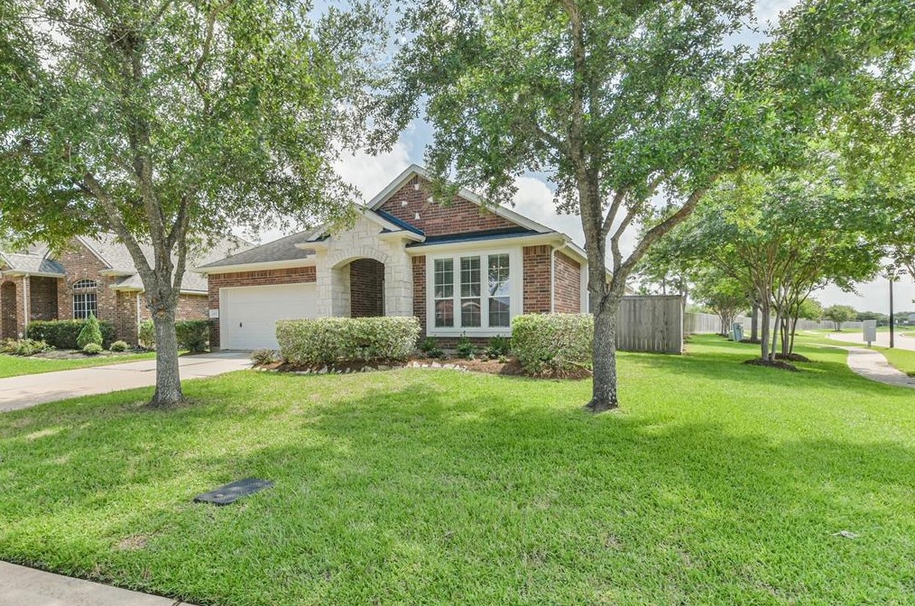 2002 Foxglove Oaks Ct, Pearland, TX 77581