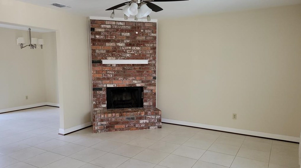 2013 Morgan St, Houston TX  77006-2109 exterior