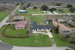 17 County Rd 243, Bay City, TX 77414 - Photo 4