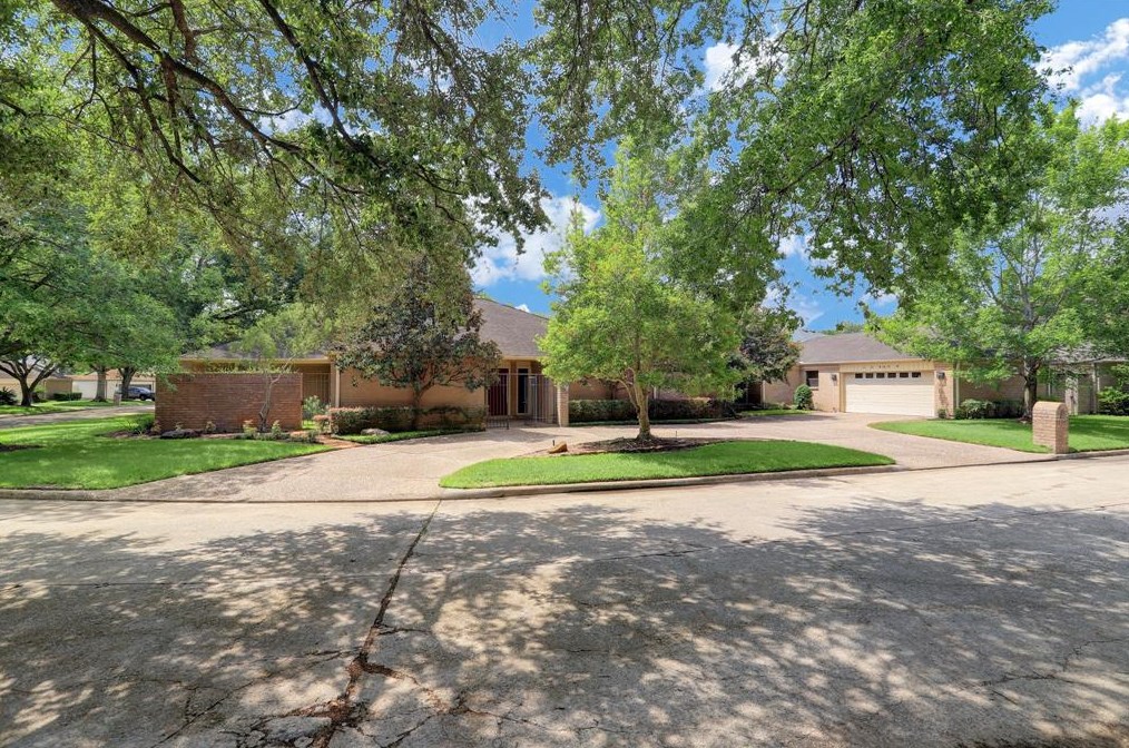 15639 Whitewater Ln, Houston, TX 77079-2533