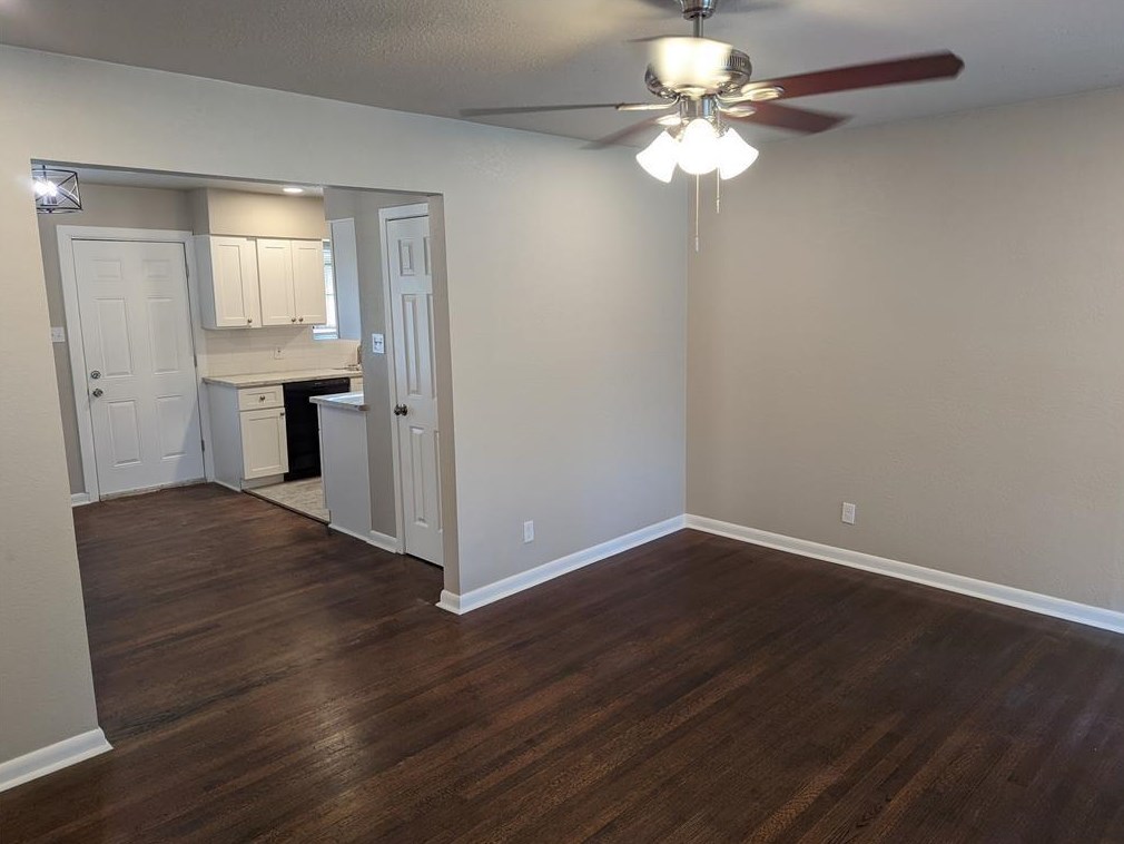 5622 Elmlawn Dr, Houston TX  77033-3304 exterior