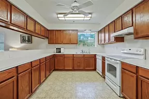 9011 Tavenor Ln, Houston, TX 77075 - Photo 20