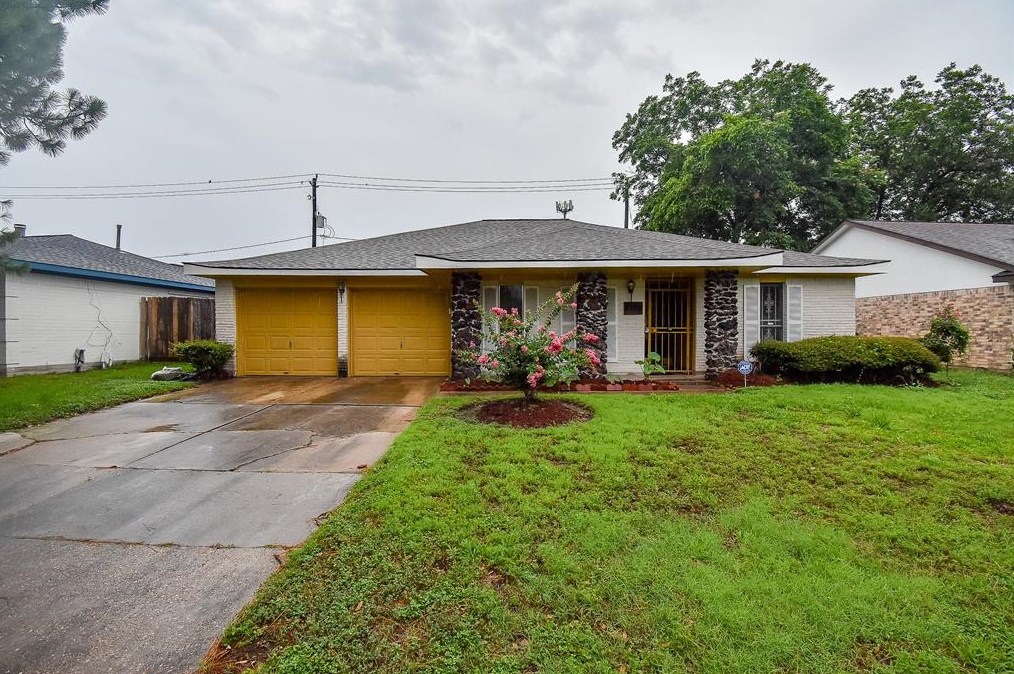 6202 Oakham St, Houston, TX 77085-3233