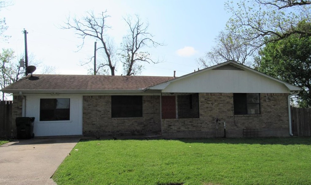 905 Muse St, Brenham, TX 77833