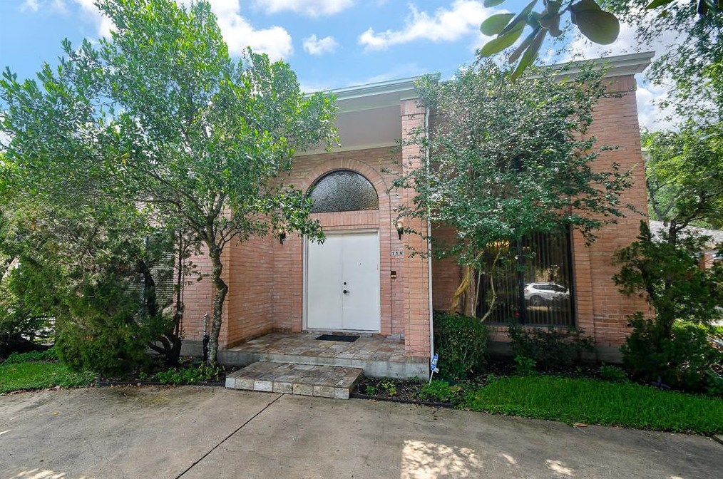 11815 Stallion Ln, Houston, TX 77071-2626