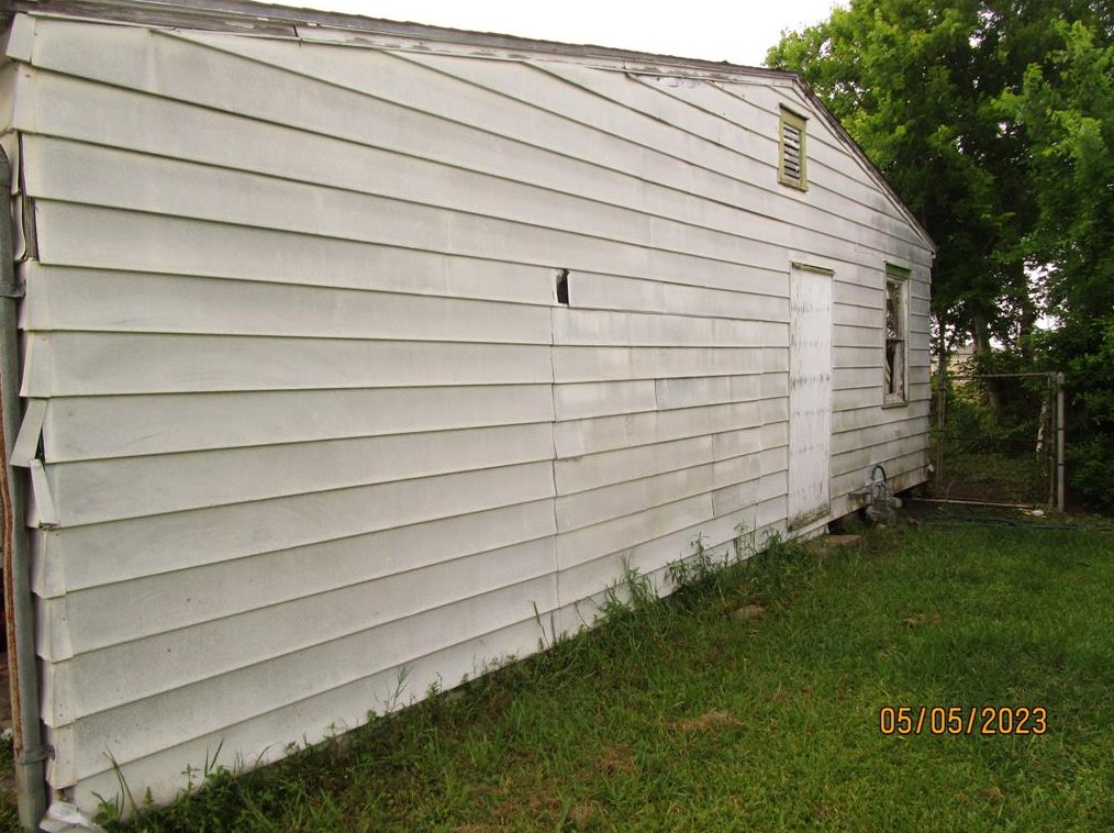 319 8th St, Jones Creek, TX 77541-5819