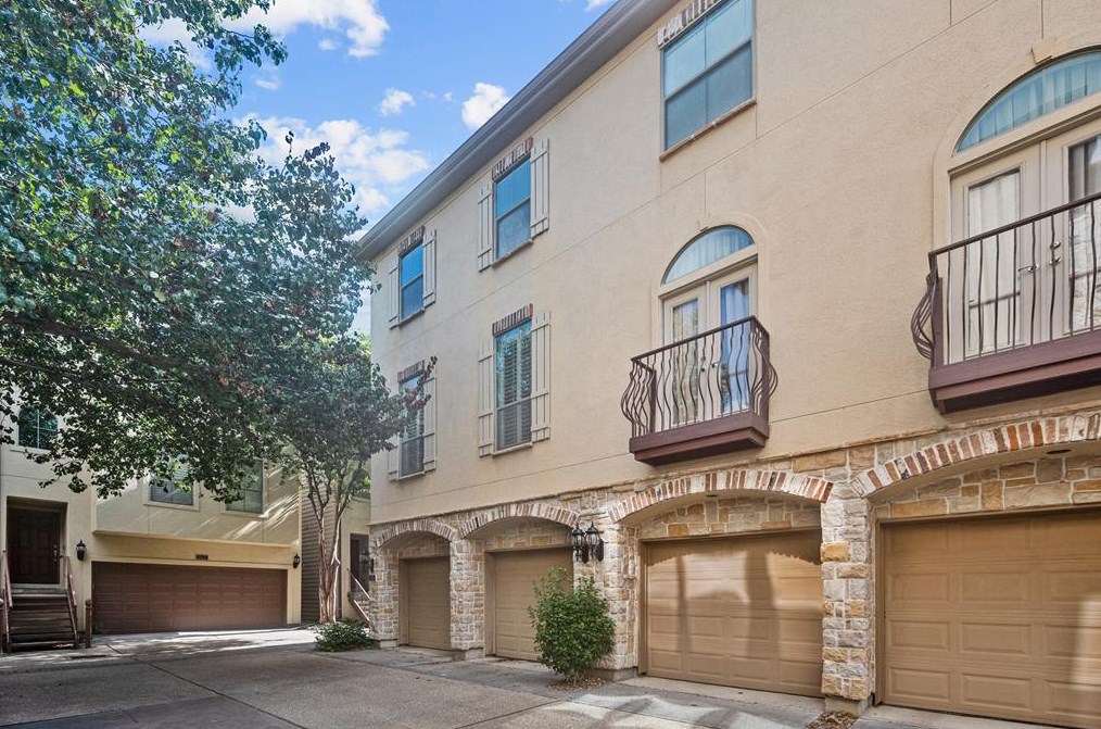 548 Bomar St, Houston TX  77006-1407 exterior